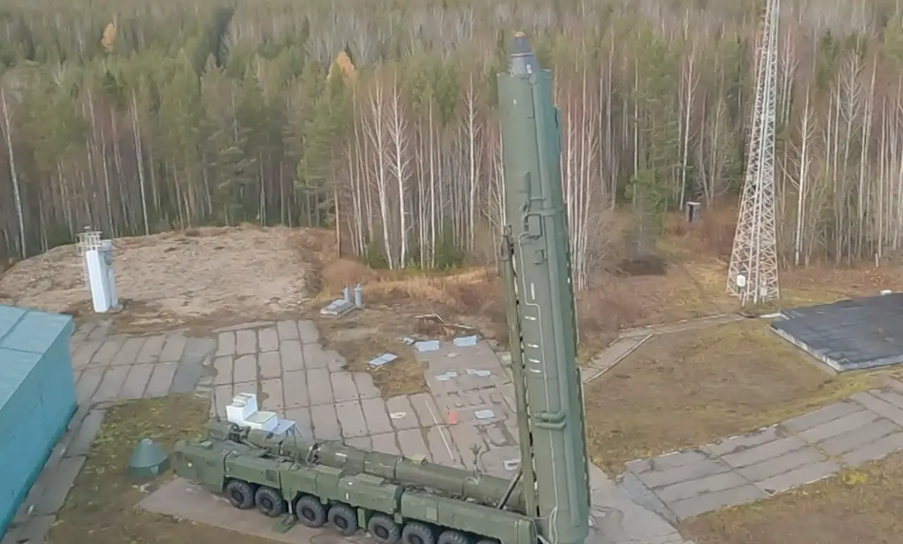 Украинская пропаганда села в лужу из-за своей новости о запуске по Киеву ракеты «Ярс» Украинская пропаганда села в лужу из-за своей новости о запуске по Киеву ракеты «Ярс»