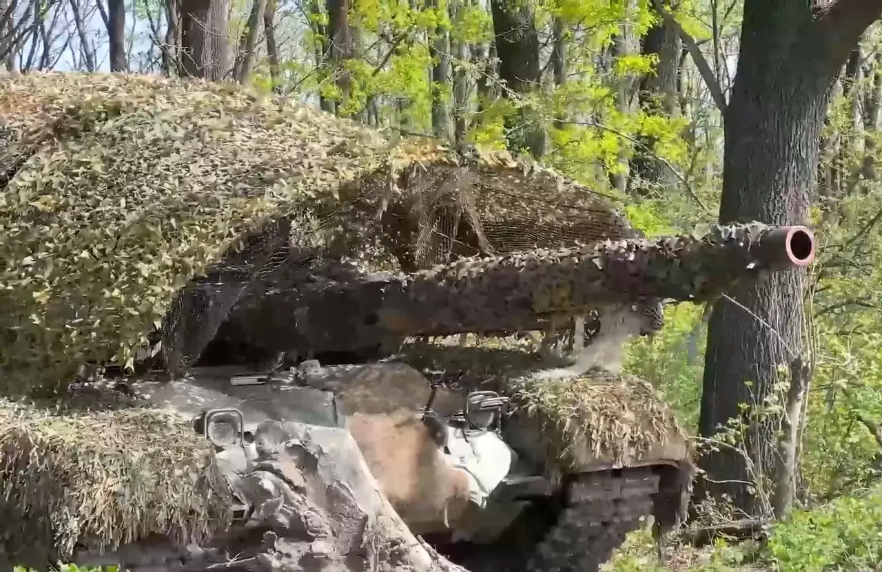 Российский танк Т-80БВ сохранил боеспособность после 25 попаданий FPV-дронов ВСУ