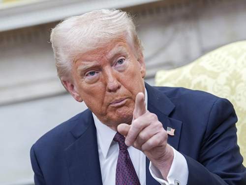 Трамп резко осадил Зеленского на призыв об ужесточении санкций против РФ Трамп резко осадил Зеленского на призыв об ужесточении санкций против РФ