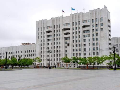 В Хабаровском крае под окнами здания правительства нашли мёртвого чиновника