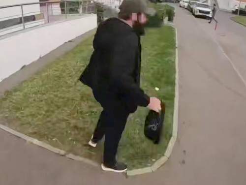 Видео ограбления в «Москве-Сити» курьера с 127 млн рублей появилось в Сети (ВИДЕО) Видео ограбления в «Москве-Сити» курьера с 127 млн рублей появилось в Сети (ВИДЕО)