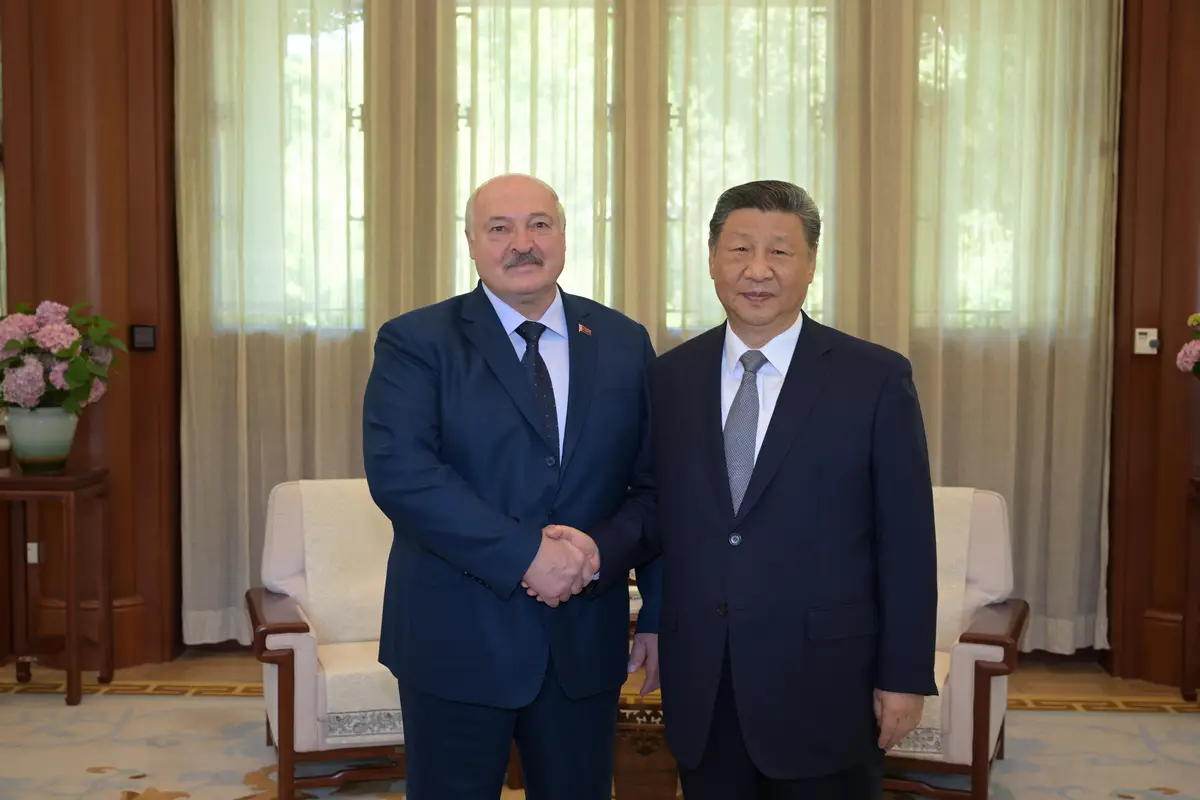 Си Цзиньпин через Лукашенко передал приглашение Путину на военный парад в Китае Си Цзиньпин через Лукашенко передал приглашение Путину на военный парад в Китае