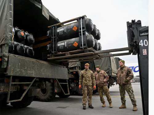 WSJ: США раздумали передавать Украине обещанные взрыватели ракет