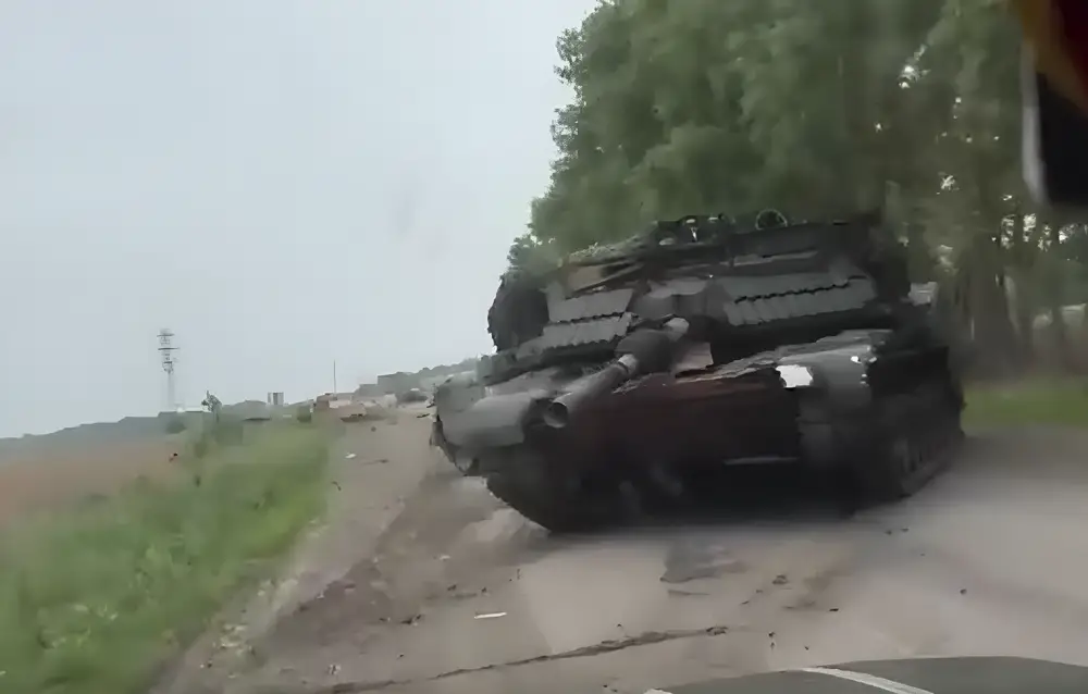 Российские бойцы захватили в Сумской области еще два танка Abrams Российские бойцы захватили в Сумской области еще два танка Abrams