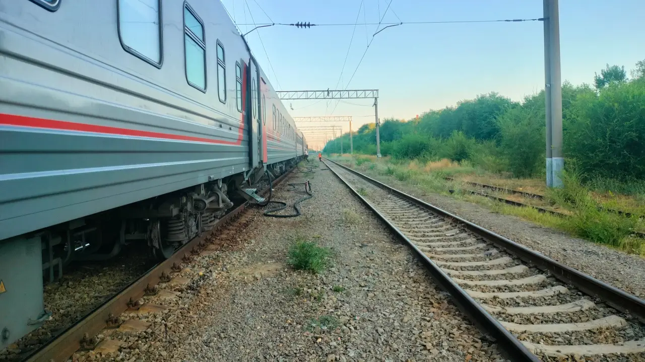 Зеленский приказал продолжить диверсии в России: в Белгородской области из-за подрыва путей сошел с рельсов тепловоз