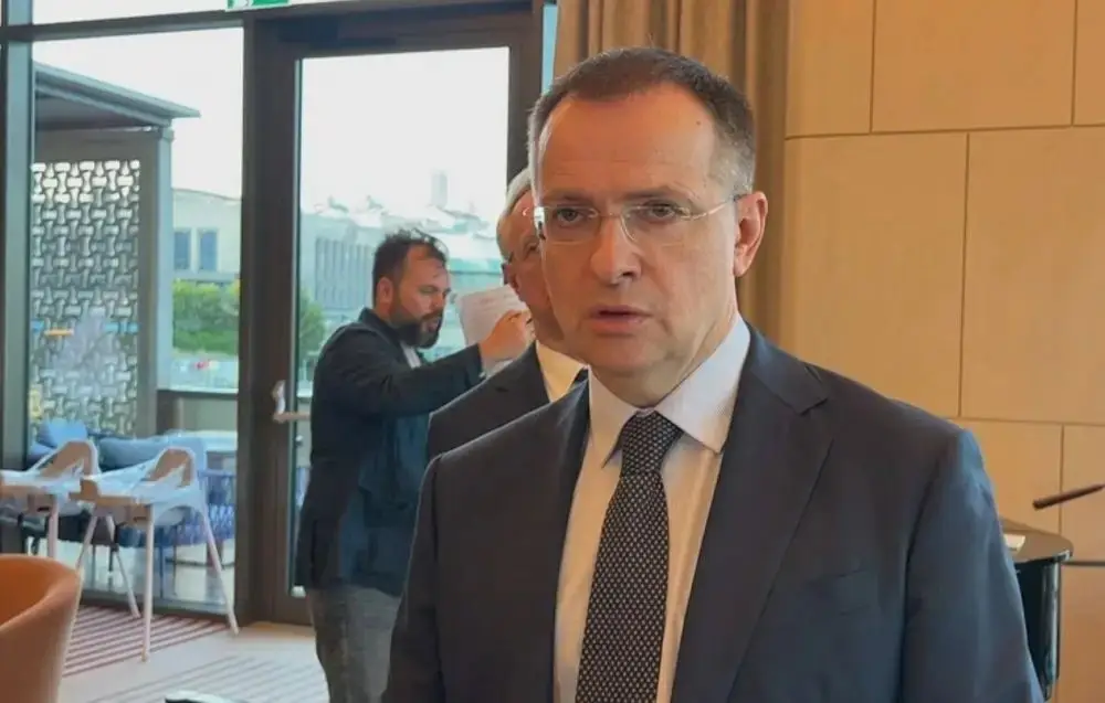 Мединский призвал Киев не отказываться от тысяч тел погибших, «чтобы семьи могли их по-человечески предать земле» Мединский призвал Киев не отказываться от тысяч тел погибших, «чтобы семьи могли их по-человечески предать земле»