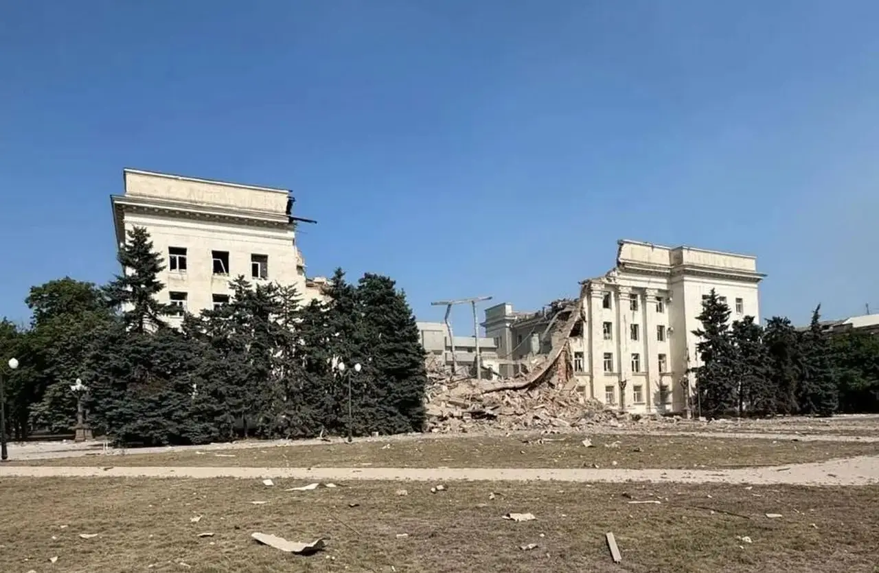 Собрали всех: в попавшем под удар ВКС здании ХОГА в Херсоне проходило совещание Собрали всех: в попавшем под удар ВКС здании ХОГА в Херсоне проходило совещание