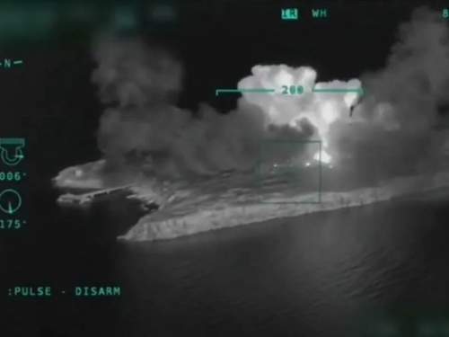 Бомбардировщики Ту 22М3 ВКС РФ нанесли удар по острову Змеиный (ВИДЕО) Бомбардировщики Ту 22М3 ВКС РФ нанесли удар по острову Змеиный (ВИДЕО)