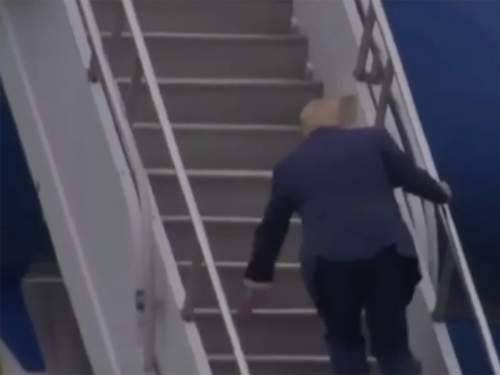 Споткнувшихся на трапе самолета Трампа и Рубио сняли на видео (ВИДЕО)
