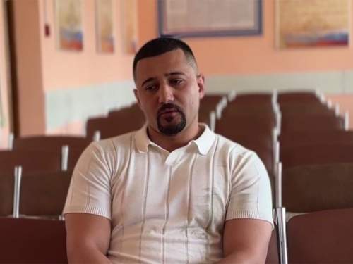 «Мы просто прикалывались»: в Саранске мигрант намочил штаны во время задержания за оскорбление россиян (ФОТО, ВИДЕО) «Мы просто прикалывались»: в Саранске мигрант намочил штаны во время задержания за оскорбление россиян (ФОТО, ВИДЕО)