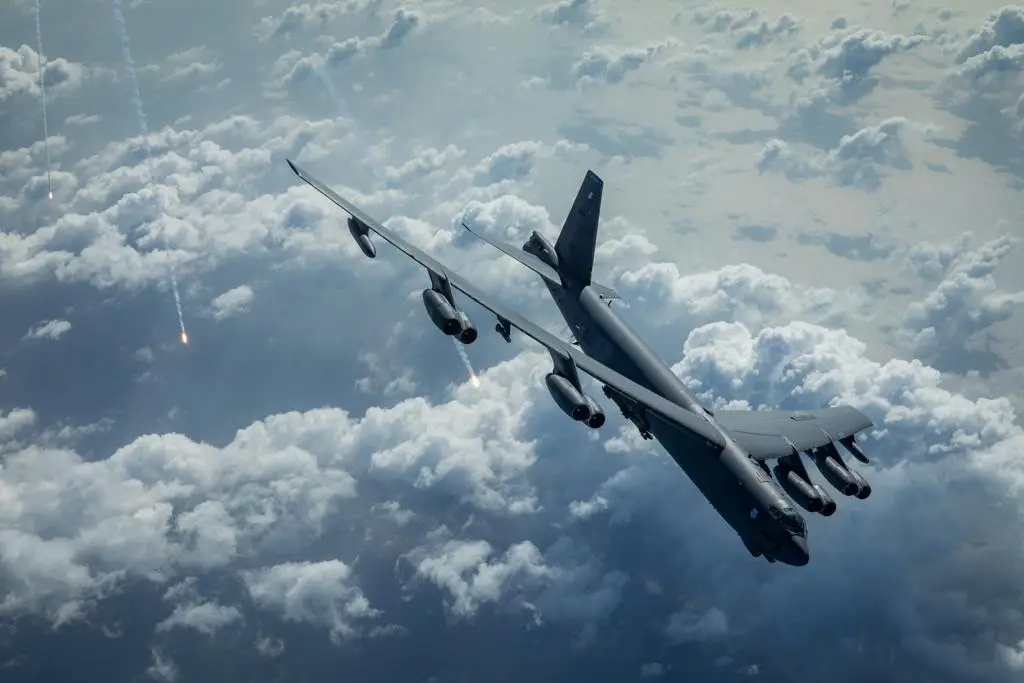 «B-52 не помешают»: Израиль уговаривает США присоединиться и добить Иран «B-52 не помешают»: Израиль уговаривает США присоединиться и добить Иран