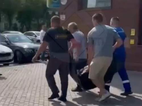 Второй случай за месяц: в Уфе мужчина поджег себя в отделении банка (ВИДЕО) Второй случай за месяц: в Уфе мужчина поджег себя в отделении банка (ВИДЕО)