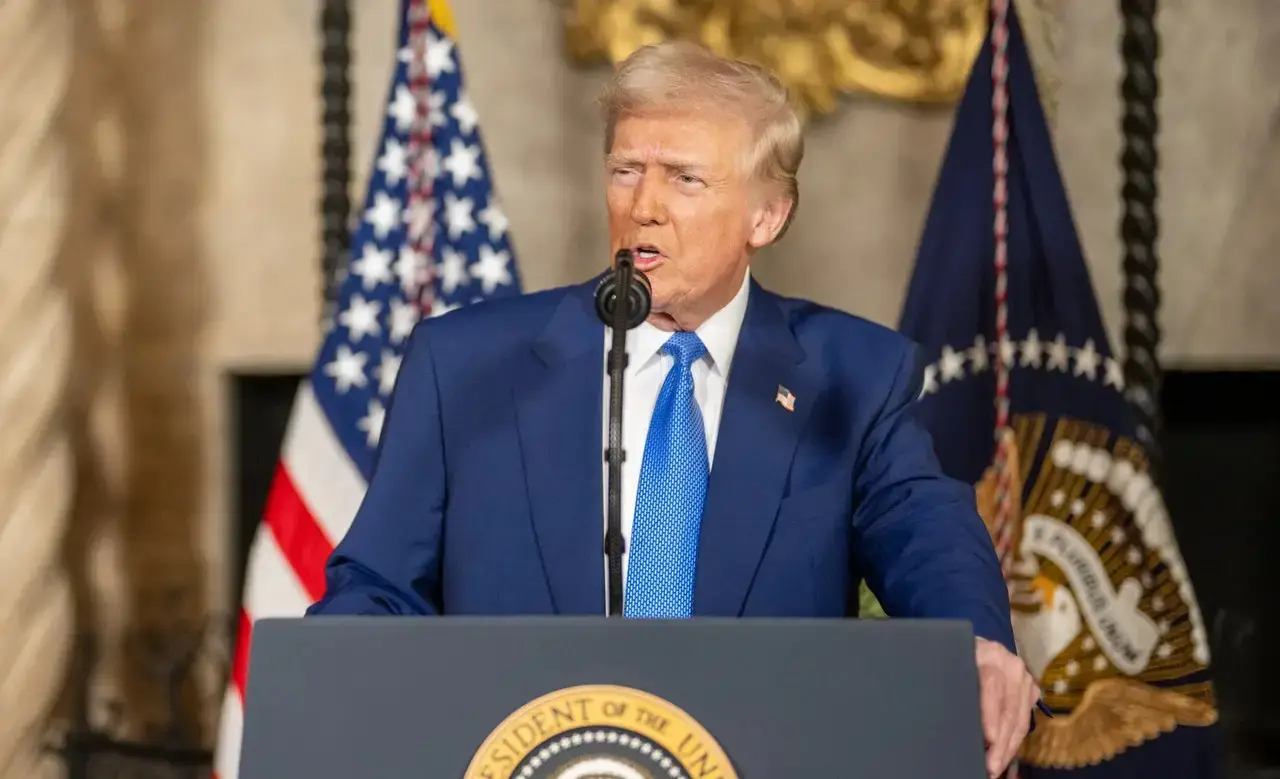 Трамп потребовал капитуляции Ирана, пригрозив аятолле Хаменеи ликвидацией Трамп потребовал капитуляции Ирана, пригрозив аятолле Хаменеи ликвидацией