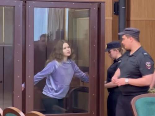 Основательницу движения «Армия красоток» приговорили к 22 годам за госизмену