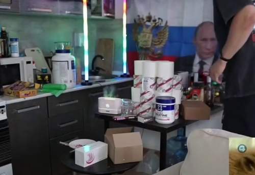 Рэпер снял клип на фоне разрушенного дома в Судже, вызвав скандал (ФОТО, ВИДЕО) Рэпер снял клип на фоне разрушенного дома в Судже, вызвав скандал (ФОТО, ВИДЕО)