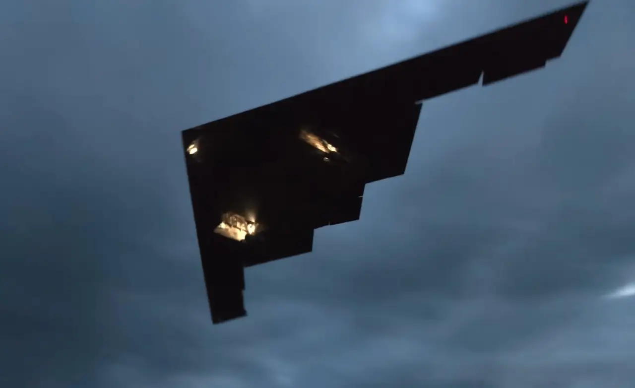 В США взлетели бомбардировщики B-2. Есть вероятность начала операции против Ирана В США взлетели бомбардировщики B-2. Есть вероятность начала операции против Ирана