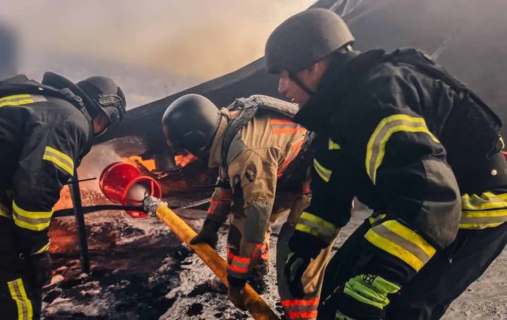 Украинские медиа о ночной атаке по НПЗ в Кременчуге и других ударах ВС РФ Украинские медиа о ночной атаке по НПЗ в Кременчуге и других ударах ВС РФ