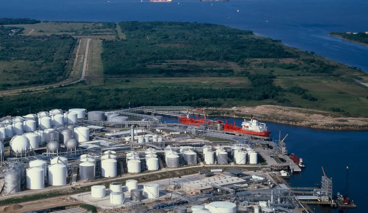 Германия без газа: соседи ФРГ и Украина забирают всё топливо из её новых СПГ-терминалов Германия без газа: соседи ФРГ и Украина забирают всё топливо из её новых СПГ-терминалов