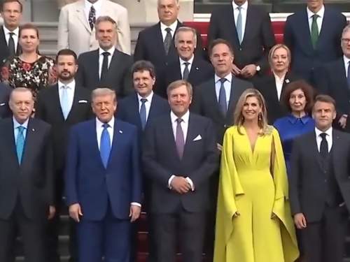 Зеленского поставили подальше от Трампа на общем фото саммита НАТО (ВИДЕО) Зеленского поставили подальше от Трампа на общем фото саммита НАТО (ВИДЕО)