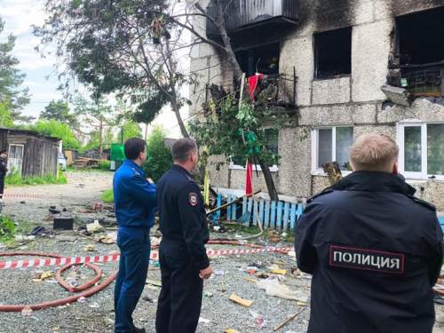 Два человека погибли и семь ранены при взрыве в пятиэтажке в свердловском Ивделе (ВИДЕО) Два человека погибли и семь ранены при взрыве в пятиэтажке в свердловском Ивделе (ВИДЕО)