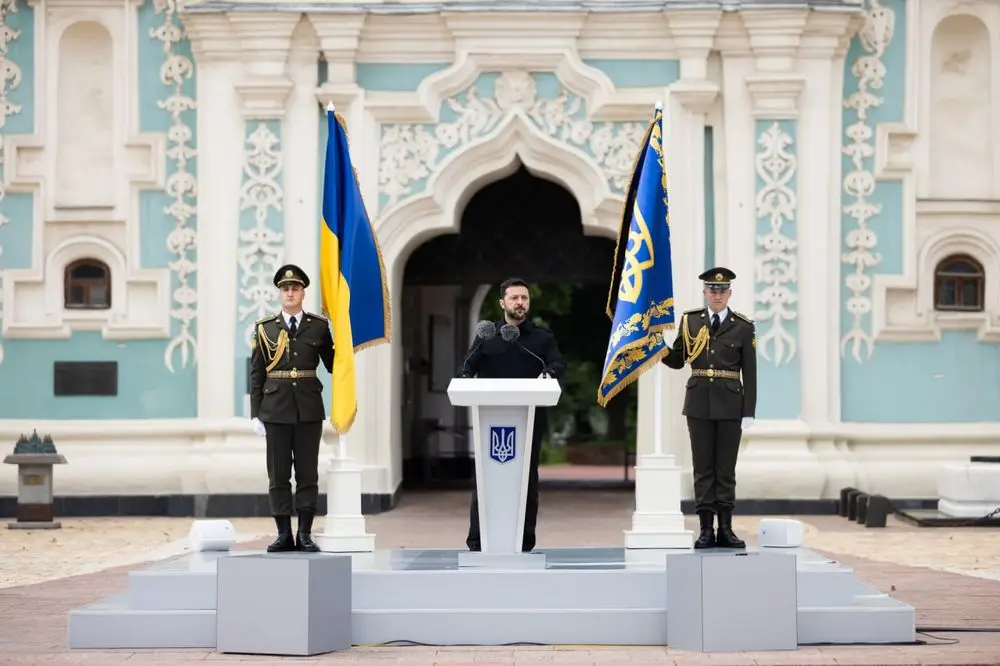 Украина «убер аллес»: Зеленский идет стопами Гитлера Украина «убер аллес»: Зеленский идет стопами Гитлера