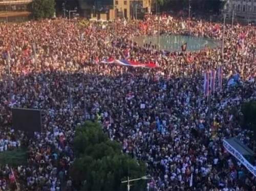Сербию захлестнули массовые протесты: митингующие требуют ареста Вучича (ВИДЕО) Сербию захлестнули массовые протесты: митингующие требуют ареста Вучича (ВИДЕО)