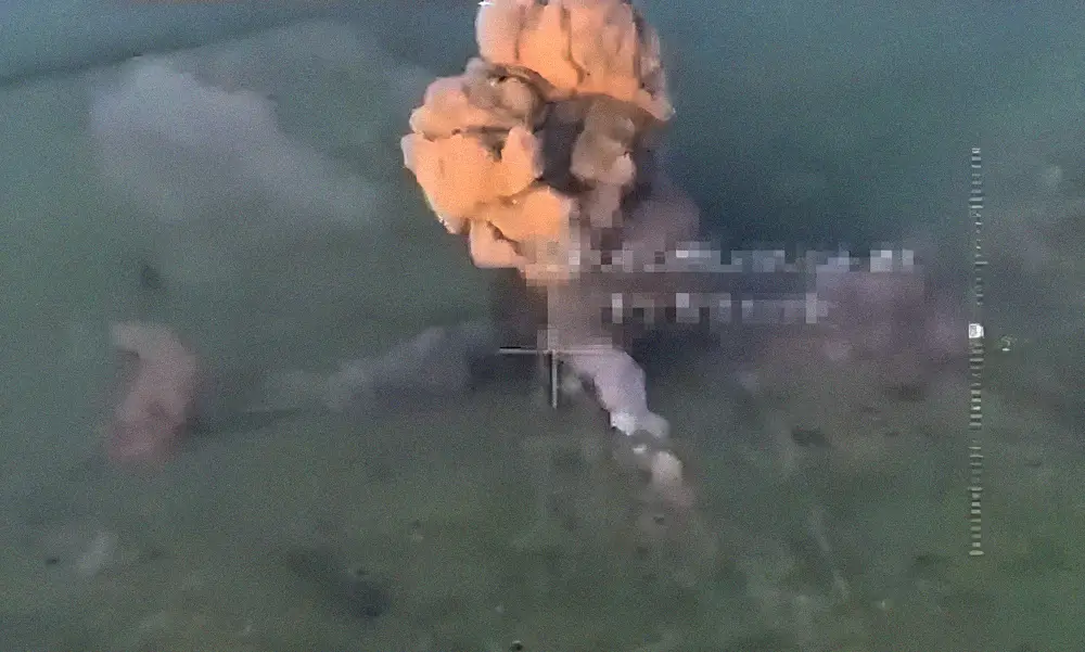 Российские военные эпично подорвали позицию ВСУ с помощью начиненного взрывчаткой танка Российские военные эпично подорвали позицию ВСУ с помощью начиненного взрывчаткой танка
