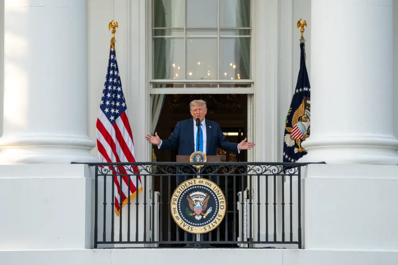 Трамп обрушил стоимость доллара США на 10%, показав худший результат с 1973 года Трамп обрушил стоимость доллара США на 10%, показав худший результат с 1973 года