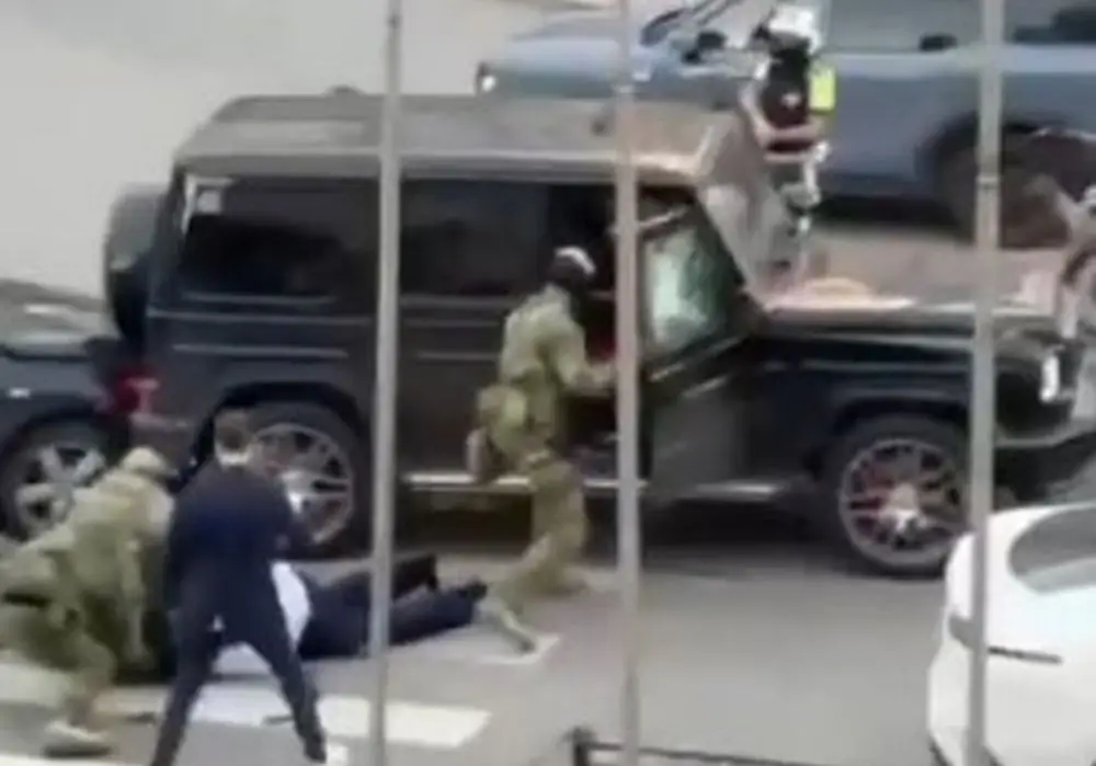 В Екатеринбурге жестко задержан лидер азербайджанской диаспоры Урала В Екатеринбурге жестко задержан лидер азербайджанской диаспоры Урала