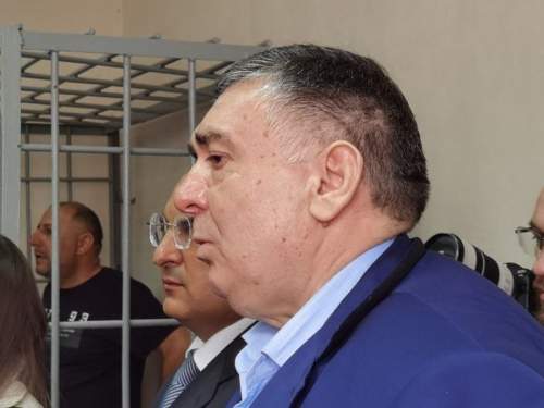 Главу азербайджанской диаспоры в Екатеринбурге жестко задержали (ВИДЕО) Главу азербайджанской диаспоры в Екатеринбурге жестко задержали (ВИДЕО)