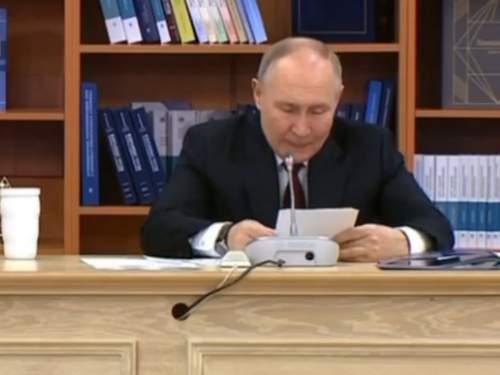 Путин секретным указом уволил сразу несколько генералов Путин секретным указом уволил сразу несколько генералов