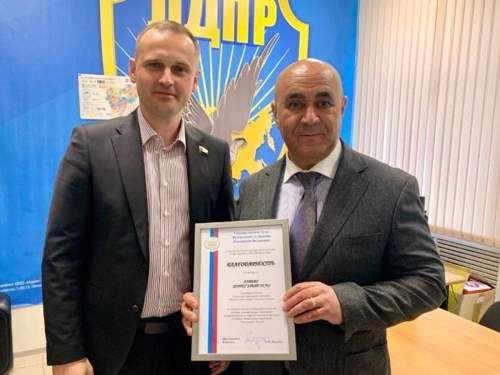 Депутат Госдумы вручил Алиеву благодарственное письмо «за укрепление межнационального мира» Депутат Госдумы вручил Алиеву благодарственное письмо «за укрепление межнационального мира»