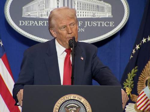 Трамп пообещал повысить пошлины странам, поддерживающих БРИКС Трамп пообещал повысить пошлины странам, поддерживающих БРИКС