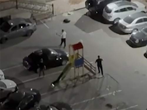 В Махачкале расстреляли бойца ММА Хизриев: нападения попало на видео (ВИДЕО) В Махачкале расстреляли бойца ММА Хизриев: нападения попало на видео (ВИДЕО)
