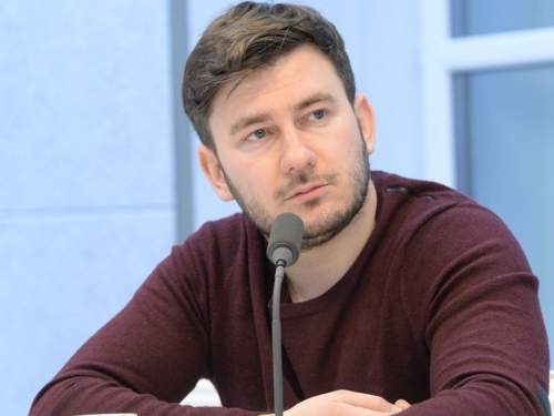 В Москве арестовали квартиру писателя Глуховского* (ФОТО, ВИДЕО)