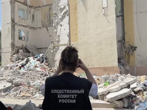 СМИ: взрыв в доме в Саратове мог произойти из-за суицида одного из жильцов (ФОТО, ВИДЕО)