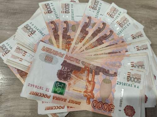Стало известно, сколько россиян получают зарплату в миллион рублей в месяц