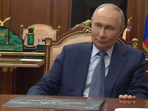 «Оплачивать лицом»: Путин посмеялся над новой опцией от Сбербанка (ВИДЕО)