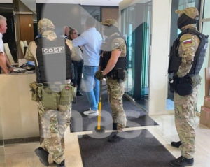 СОБР с кувалдой сигнал диаспоре и Алиеву? Зачем силовики приходили в офис азербайджанского миллиардера в Москве (ФОТО) СОБР с кувалдой сигнал диаспоре и Алиеву? Зачем силовики приходили в офис азербайджанского миллиардера в Москве (ФОТО)