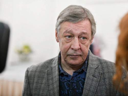 СМИ: Михаил Ефремов подарил квартиру семье, с которой воевал несколько лет СМИ: Михаил Ефремов подарил квартиру семье, с которой воевал несколько лет