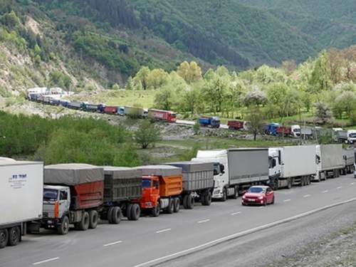 Россия развернула на границе сотни фур из Армении с продуктами (ВИДЕО)