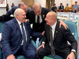 Путин с Си, а Алиев с Лукашенко: в РФ оценили «говорящие» кадры с саммита ШОС (ФОТО)
