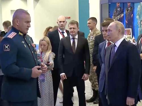 «Кринж», «гайз» и «чиловая катка»: Путина научили слэнгу во Владивостоке (ВИДЕО) «Кринж», «гайз» и «чиловая катка»: Путина научили слэнгу во Владивостоке (ВИДЕО)