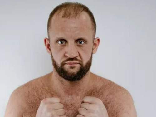 Младший из братьев Емельяненко выходит по УДО