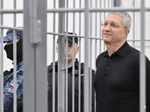 Экс-замглавы Минобороны Иванова обвиняют во взятках на 1,3 млрд рублей
