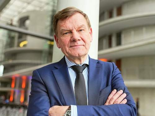 Глава МИД ФРГ обратился к РФ после инцидента с дронами в небе над Польшей