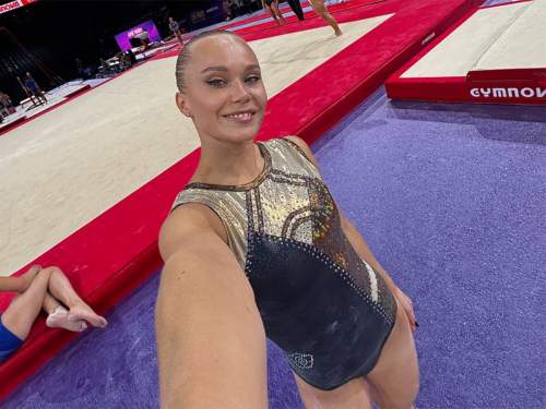 Украинские гимнасты снялись с турнира в Париже из-за россиянки Мельниковой