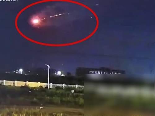 Загадочный взрыв в небе над Китаем попал на видео: ПВО КНР могли сбить метеор (ВИДЕО) Загадочный взрыв в небе над Китаем попал на видео: ПВО КНР могли сбить метеор (ВИДЕО)