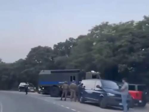 Во Владивостоке возле административных зданий прогремели взрывы