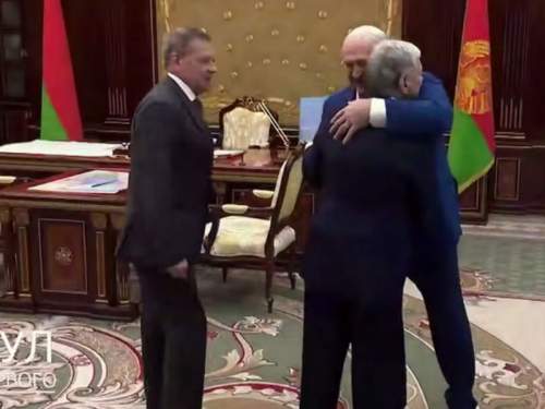 «Мы разместили там «Орешник», и сразу из гостей не вылезают послы США»: как Вашингтон пытается оттянуть Беларусь от России «Мы разместили там «Орешник», и сразу из гостей не вылезают послы США»: как Вашингтон пытается оттянуть Беларусь от России